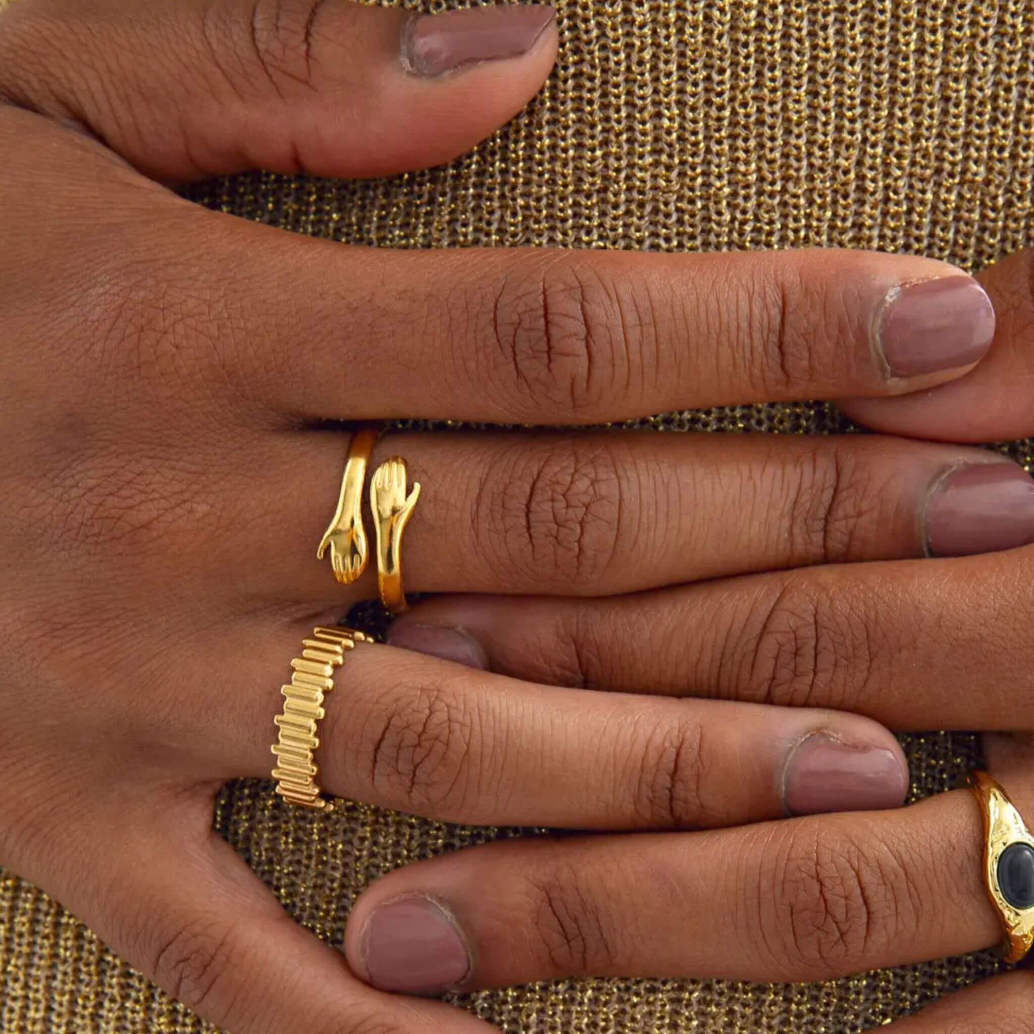 Hug Ring By Olivia - Gold