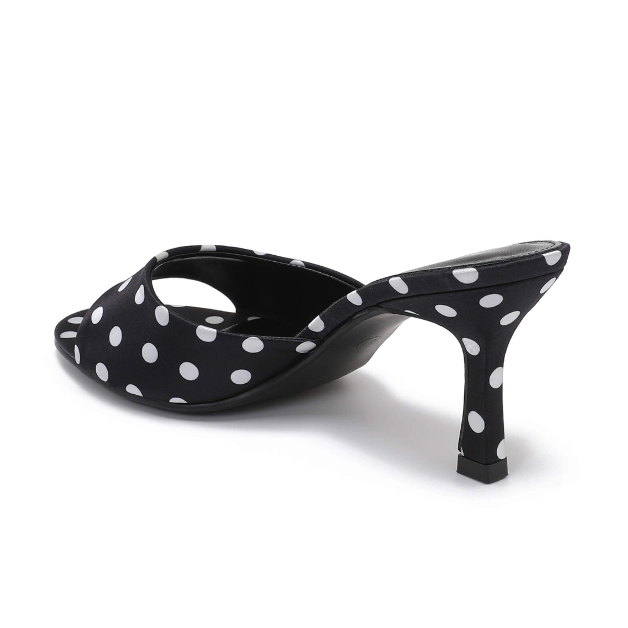 Luna sandals By Olivia