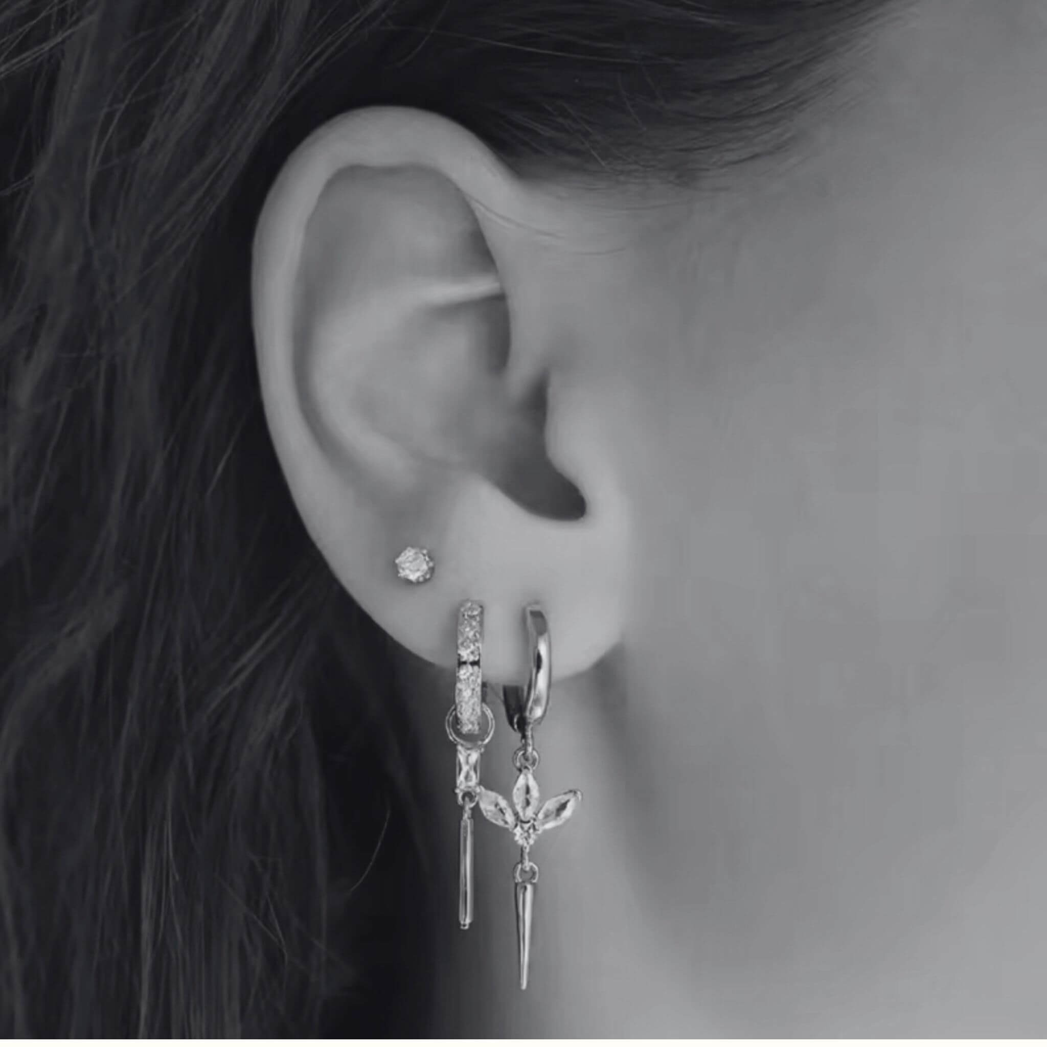 Saga earrings By Olivia