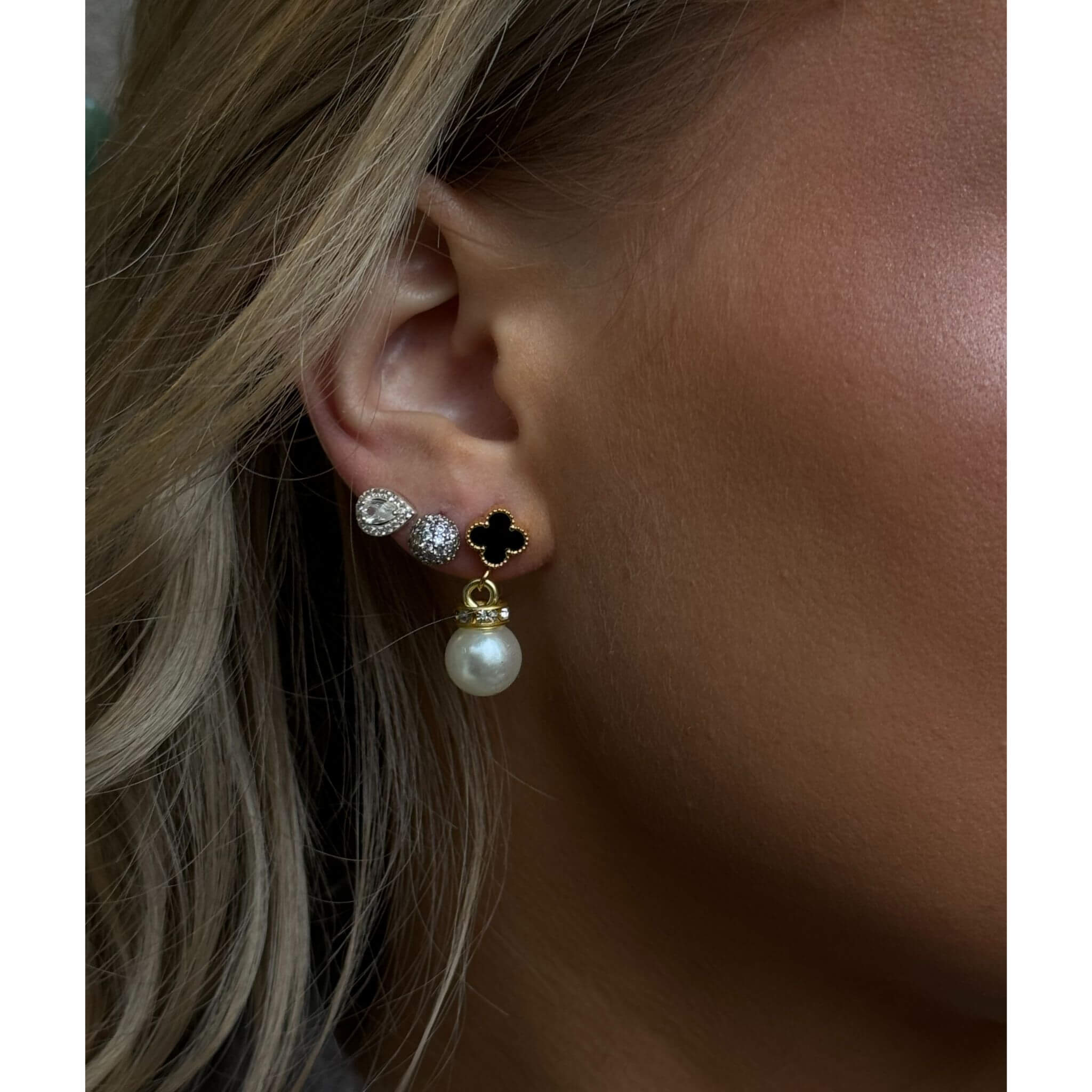 Vilhelmina earrings by olivia