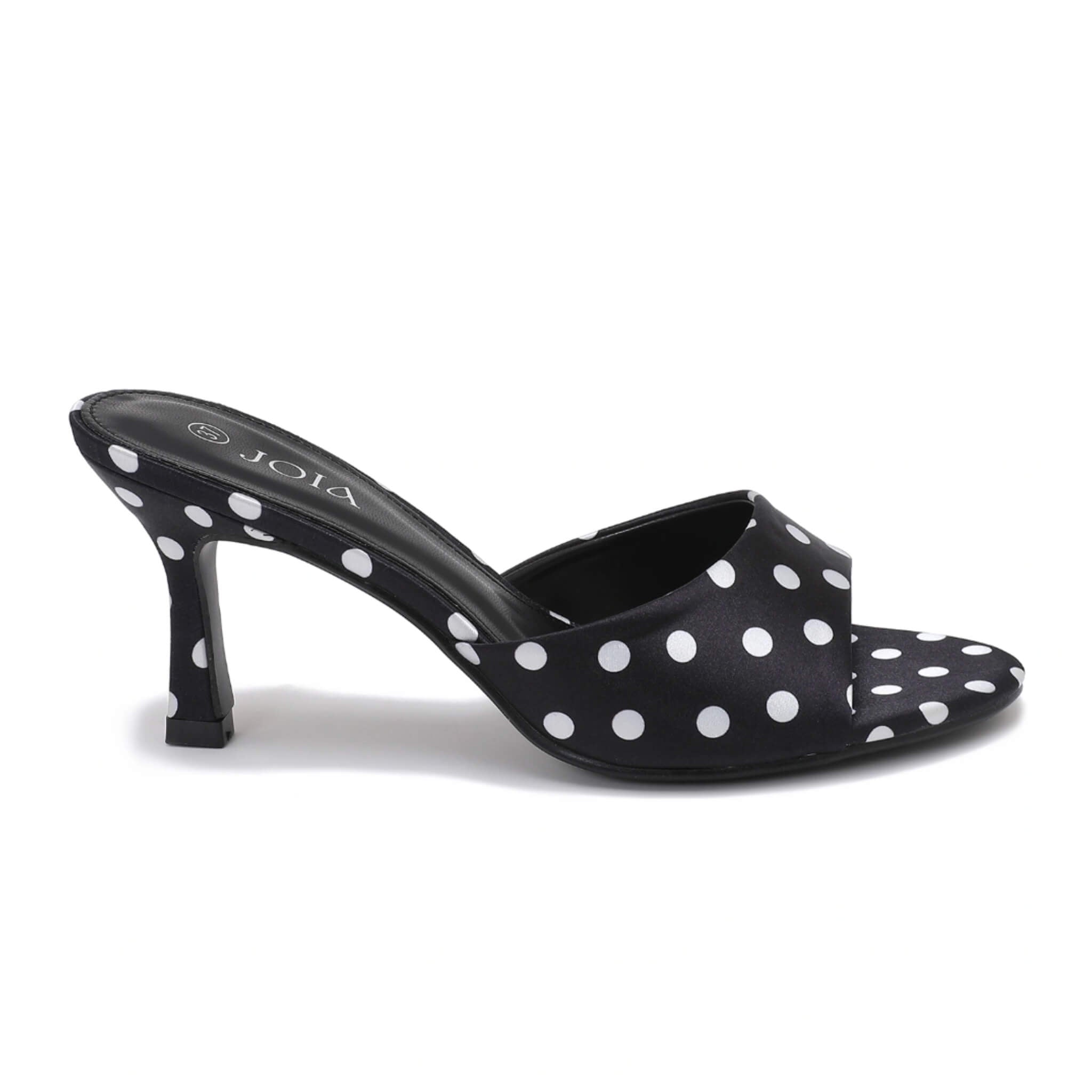 Luna sandals By Olivia